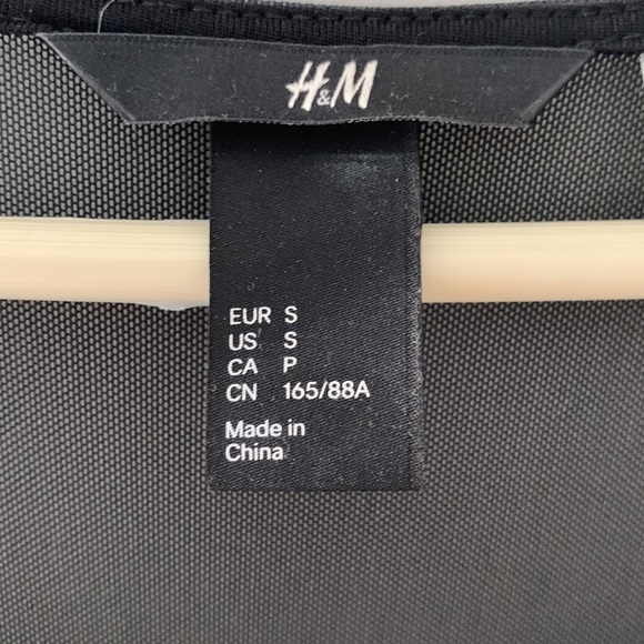 Flirty pleated H&M dress with sheer top - Picture 3 of 4